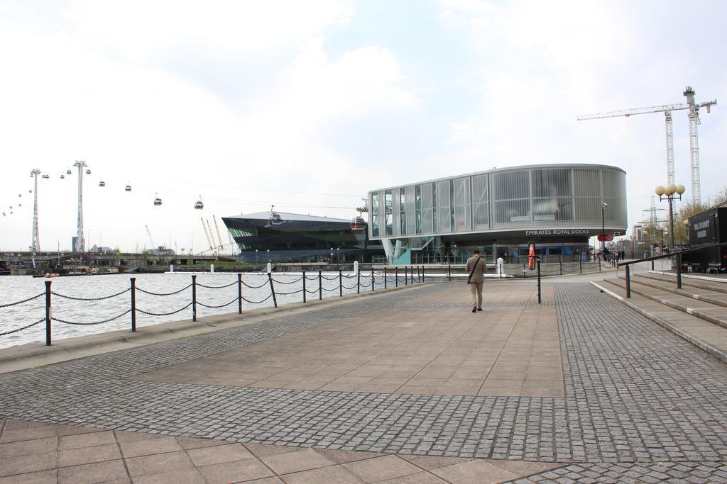 Royal Victoria Docks Apartment London Exterior photo