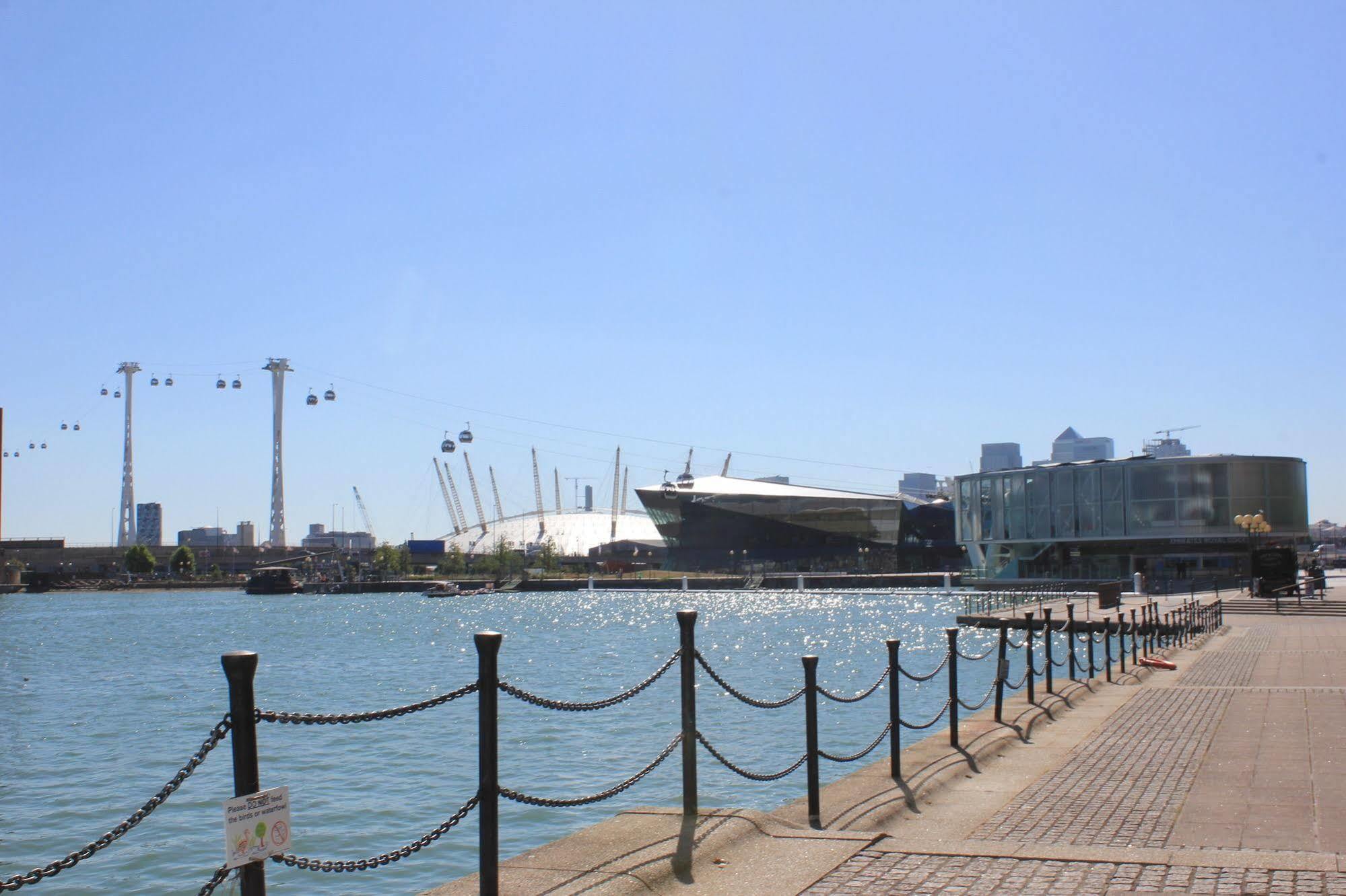 Royal Victoria Docks Apartment London Exterior photo